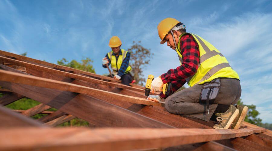 Professional Flat Roofing Installation services in Manistique, MI